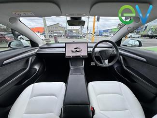 2022 Tesla Model 3 - Thumbnail