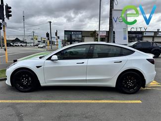 2022 Tesla Model 3 - Thumbnail