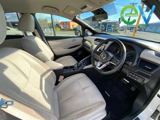 2018 Nissan LEAF - Thumbnail