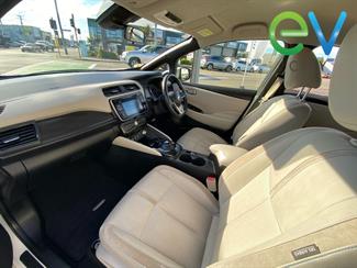 2018 Nissan LEAF - Thumbnail