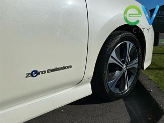 2018 Nissan LEAF - Thumbnail