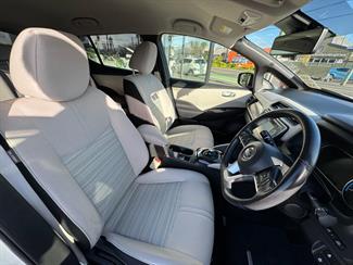 2017 Nissan LEAF - Thumbnail