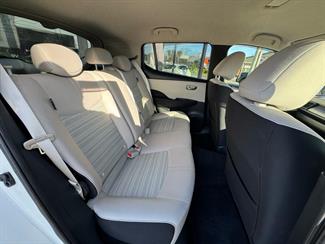 2017 Nissan LEAF - Thumbnail
