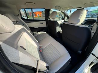 2017 Nissan LEAF - Thumbnail