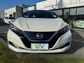 2017 Nissan LEAF - Thumbnail
