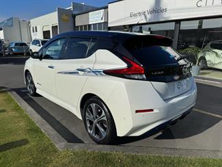 2017 Nissan LEAF - Thumbnail