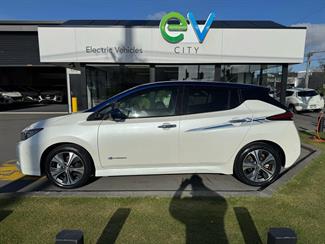 2017 Nissan LEAF - Thumbnail