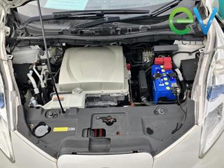2016 Nissan LEAF - Thumbnail