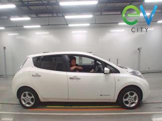 2016 Nissan LEAF - Thumbnail