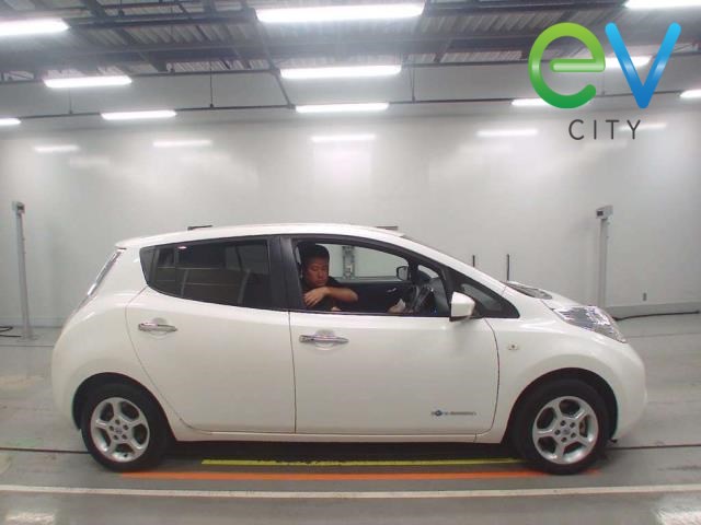 2016 Nissan LEAF