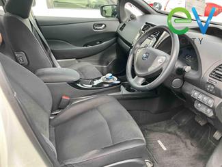 2016 Nissan LEAF - Thumbnail