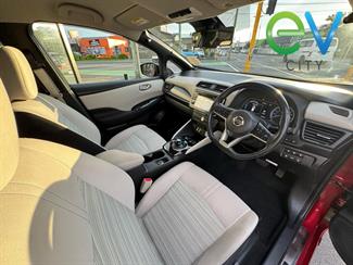 2019 Nissan LEAF - Thumbnail