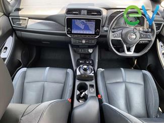 2020 Nissan LEAF - Thumbnail