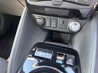 2018 Nissan LEAF - Thumbnail