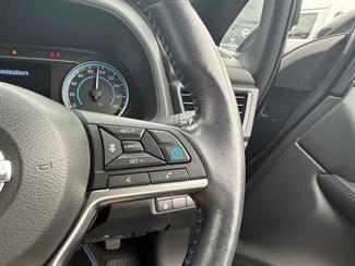2020 Nissan LEAF - Thumbnail