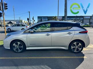 2019 Nissan LEAF - Thumbnail