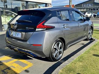 2018 Nissan LEAF - Thumbnail