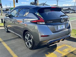 2018 Nissan LEAF - Thumbnail