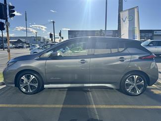 2018 Nissan LEAF - Thumbnail