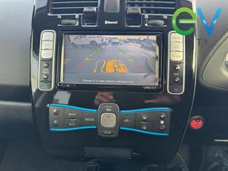 2014 Nissan LEAF - Thumbnail