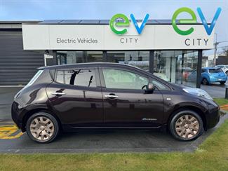 2014 Nissan LEAF - Thumbnail