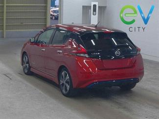 2017 Nissan LEAF - Thumbnail