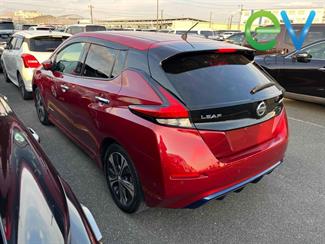 2017 Nissan LEAF - Thumbnail