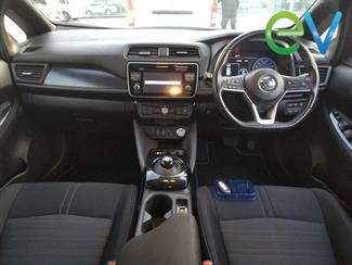 2017 Nissan LEAF - Thumbnail