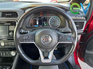 2017 Nissan LEAF - Thumbnail