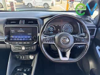 2020 Nissan LEAF - Thumbnail