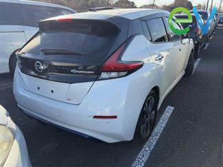 2018 Nissan LEAF - Thumbnail