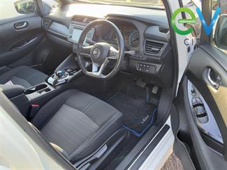 2018 Nissan LEAF - Thumbnail