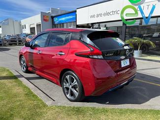 2018 Nissan LEAF - Thumbnail