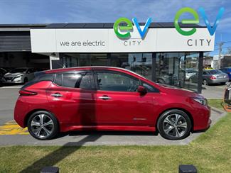 2018 Nissan LEAF - Thumbnail