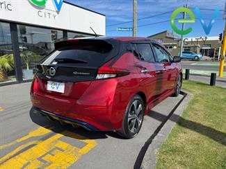 2018 Nissan LEAF - Thumbnail