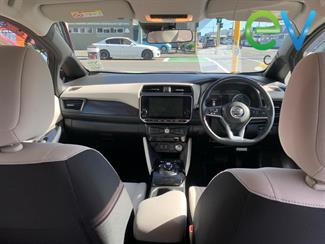 2020 Nissan LEAF - Thumbnail
