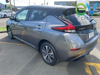 2020 Nissan LEAF - Thumbnail