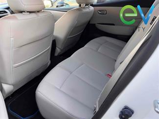 2017 Nissan LEAF - Thumbnail