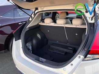 2017 Nissan LEAF - Thumbnail