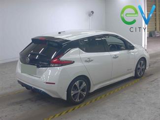 2017 Nissan LEAF - Thumbnail