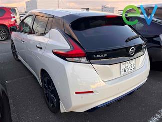 2017 Nissan LEAF - Thumbnail