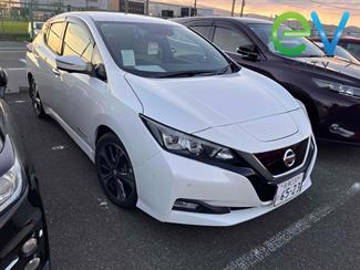 2017 Nissan LEAF - Thumbnail