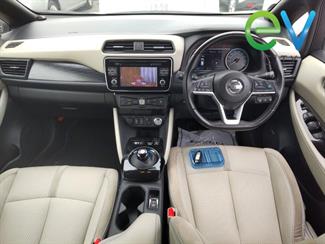 2017 Nissan LEAF - Thumbnail