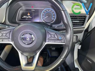 2017 Nissan LEAF - Thumbnail