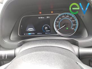 2017 Nissan LEAF - Thumbnail