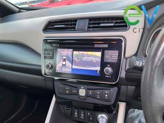 2017 Nissan LEAF - Thumbnail