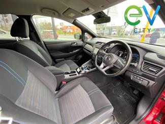 2017 Nissan LEAF - Thumbnail