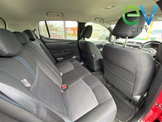 2017 Nissan LEAF - Thumbnail