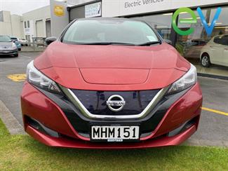 2017 Nissan LEAF - Thumbnail