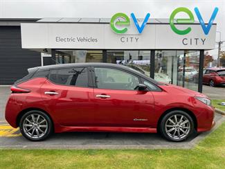 2017 Nissan LEAF - Thumbnail
